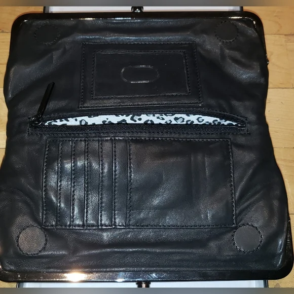 Kenneth Cole Black lambskin Leather Double kiss lock magnet multiple slits purse - Picture 2 of 14